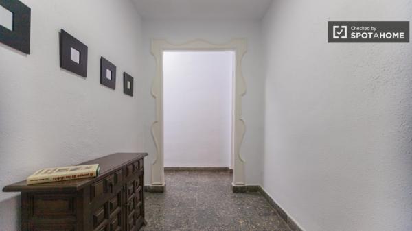 Zimmer zu vermieten in 5-Zimmer-Wohnung in Valencia