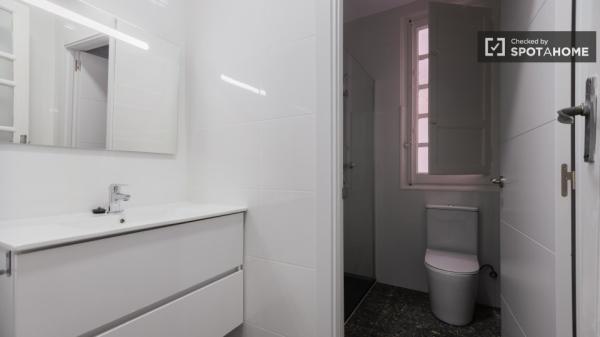 Zimmer zu vermieten in 5-Zimmer-Wohnung in Valencia