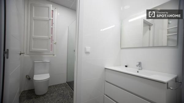 Zimmer zu vermieten in 5-Zimmer-Wohnung in Valencia