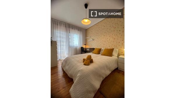 Room in shared apartment in Bilbao