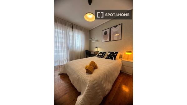 Room in shared apartment in Bilbao