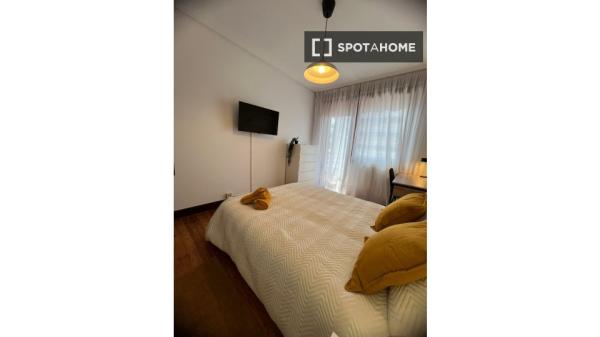 Room in shared apartment in Bilbao