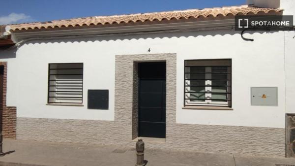 Casa de 4 habitaciones en alquiler en Ronda, Granada