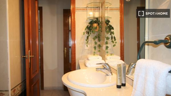 Apartamento entero de 3 dormitorios en Sevilla