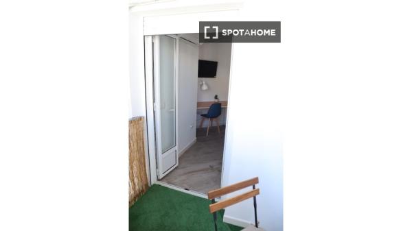 Chambre à louer dans un appartement de 4 chambres à Séville