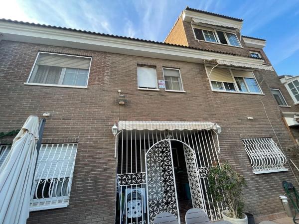 Chalet adosado en calle del Olimpo