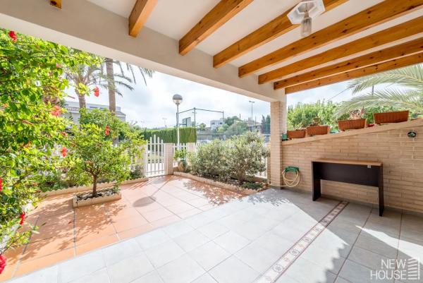 Chalet adosado en avenida de la Costa Blanca