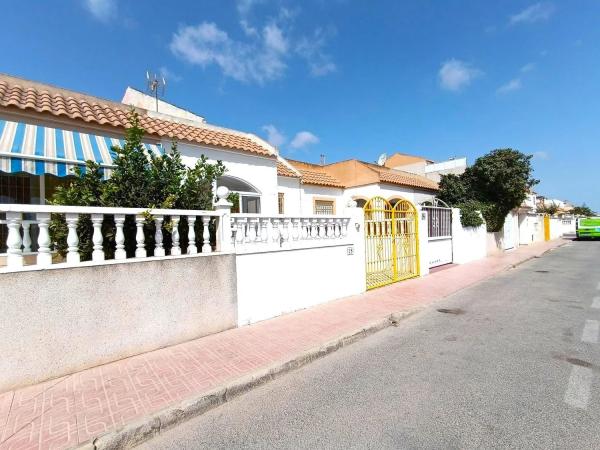 Casa independiente en calle Rafael Antón Peréz