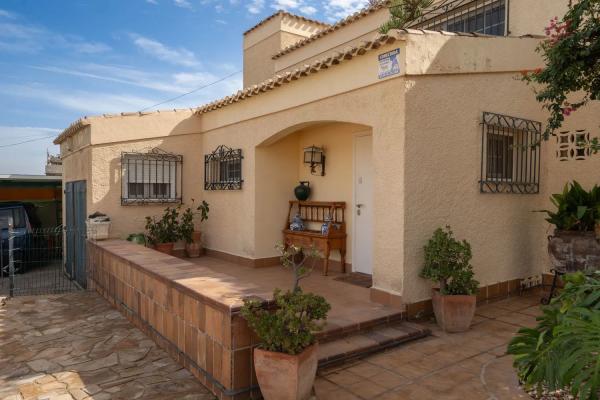 Casa independiente en avenida Elche Bal