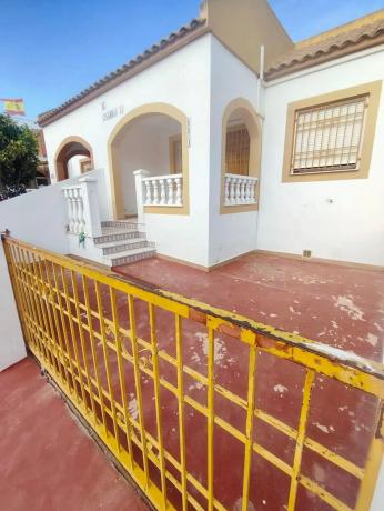 Casa independiente en calle Mar Garcia Torregrosa