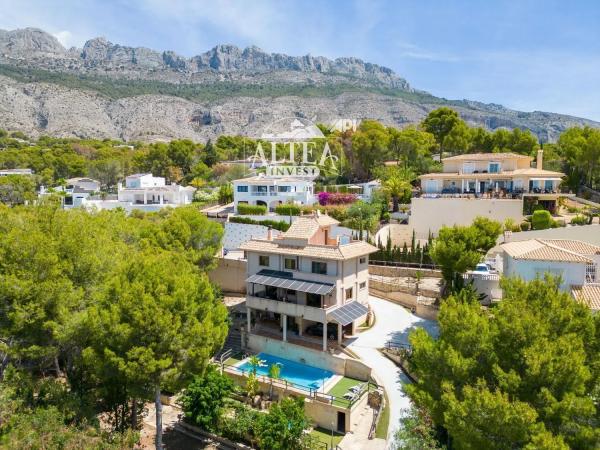 Casa independiente en Urbanización Jardines de Alhama