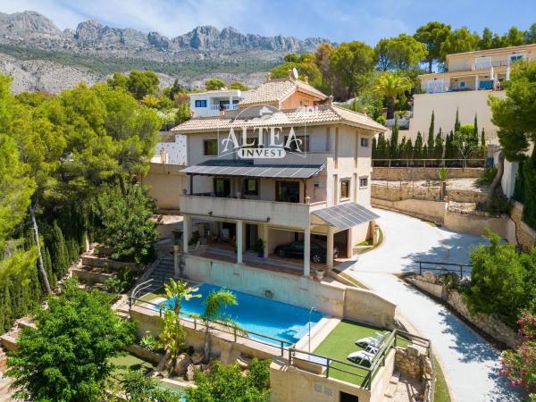 Casa independiente en Urbanización Jardines de Alhama