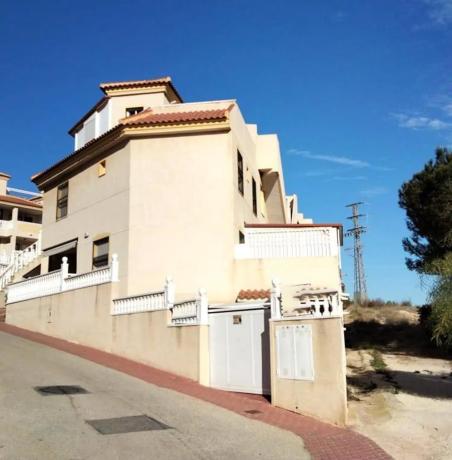 Chalet adosado en calle Bernat de Cruilles