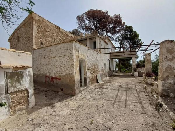 Casa independiente en calle del Mediterráneo