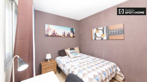 Ordentliches Zimmer zur Miete in 5-Zimmer-Wohnung in Alcalá