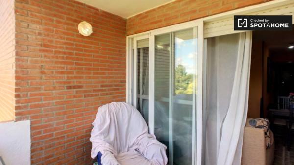 Ordentliches Zimmer zur Miete in 5-Zimmer-Wohnung in Alcalá