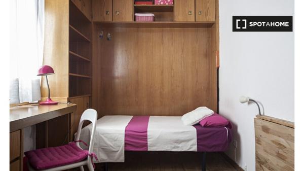 Zimmer zu vermieten in 6-Zimmer-Wohnung in Madrid