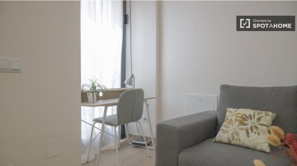 Apartamento de 2 dormitorios en alquiler en Malasaña, Madrid