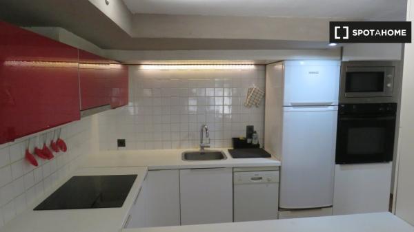 Whole 2 bedrooms apartment in Barcelona