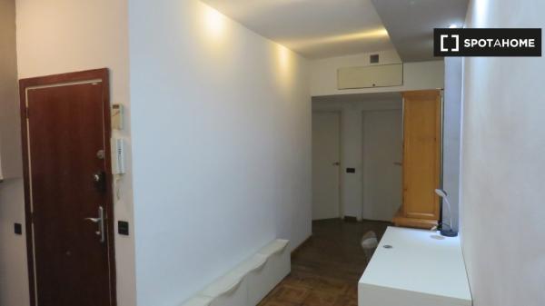 Whole 2 bedrooms apartment in Barcelona