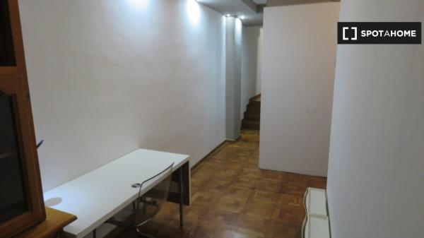 Whole 2 bedrooms apartment in Barcelona