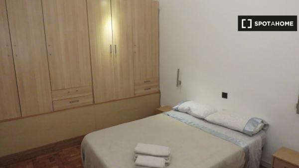 Whole 2 bedrooms apartment in Barcelona