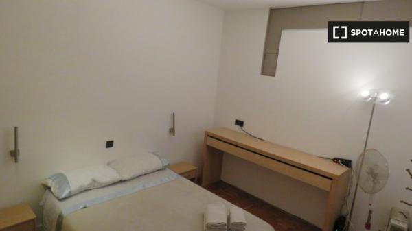 Whole 2 bedrooms apartment in Barcelona