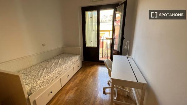 Apartamento de 2 dormitorios en alquiler en Sol, Madrid