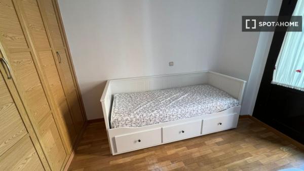 Apartamento de 2 dormitorios en alquiler en Sol, Madrid