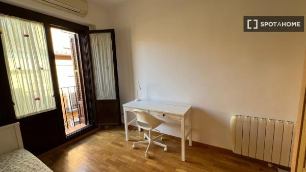 Apartamento de 2 dormitorios en alquiler en Sol, Madrid