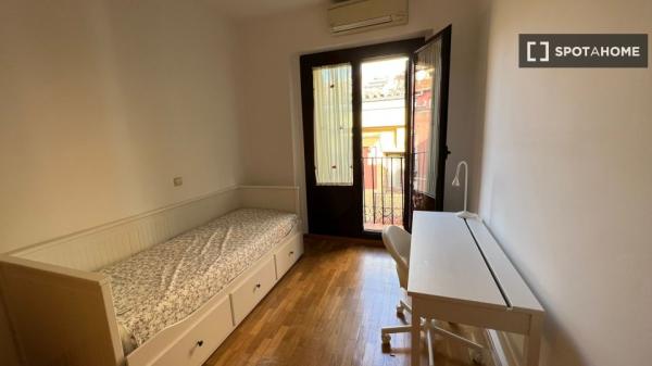 Apartamento de 2 dormitorios en alquiler en Sol, Madrid