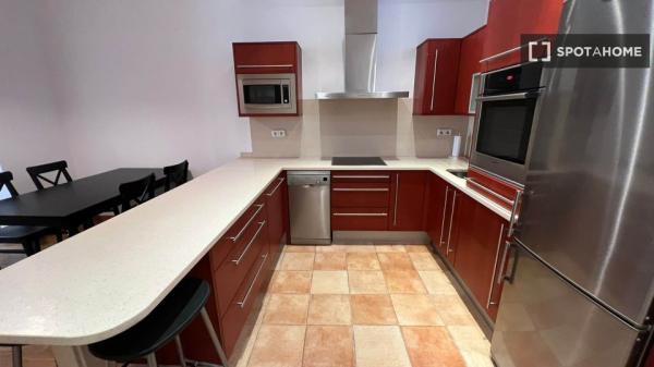 Apartamento de 2 dormitorios en alquiler en Sol, Madrid