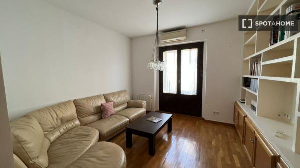 Apartamento de 2 dormitorios en alquiler en Sol, Madrid