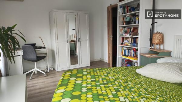 Habitación en apartamento de 4 dormitorios en Eixample Dreta, Barcelona