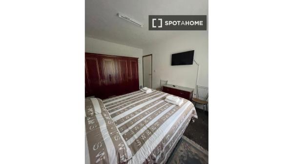 Room for rent in 3-bedroom apartment in Alicante, Alicante