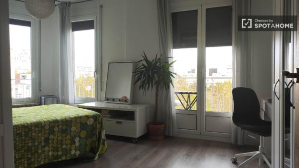 Habitación en apartamento de 4 dormitorios en Eixample Dreta, Barcelona