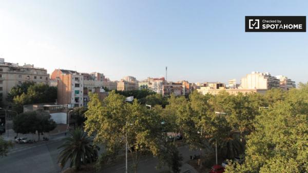 Habitación en apartamento de 4 dormitorios en Eixample Dreta, Barcelona