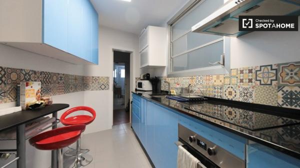 Habitación en apartamento de 4 dormitorios en Eixample Dreta, Barcelona