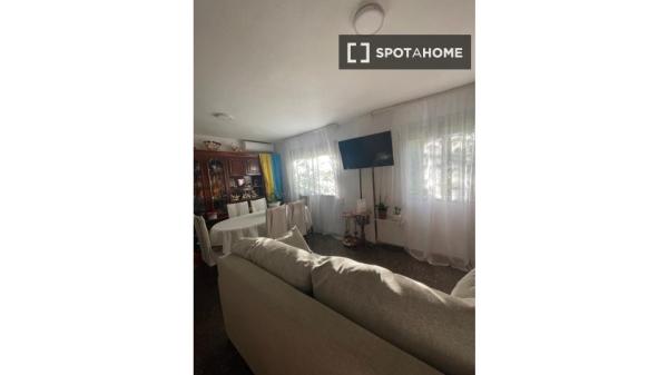 Room for rent in 3-bedroom apartment in Alicante, Alicante