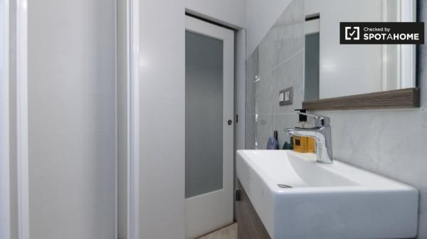 Habitación en apartamento de 4 dormitorios en Eixample Dreta, Barcelona