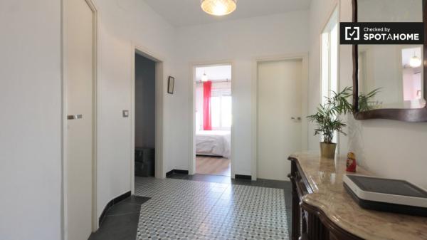 Habitación en apartamento de 4 dormitorios en Eixample Dreta, Barcelona