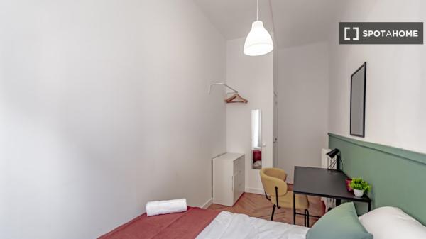 Room for rent in 8-bedroom apartment in Salamanca, Lisbon