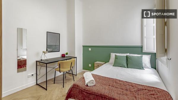 Quarto para alugar em apartamento de 8 quartos em Salamanca, Lisboa