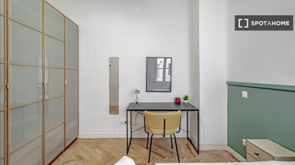 Quarto para alugar em apartamento de 8 quartos em Salamanca, Lisboa