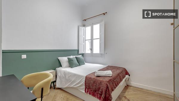 Quarto para alugar em apartamento de 8 quartos em Salamanca, Lisboa