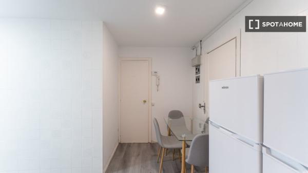 Quarto para alugar em apartamento de 5 quartos em Lisboa