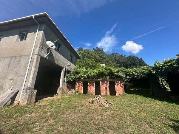 Casa independiente en Lugar Santiso