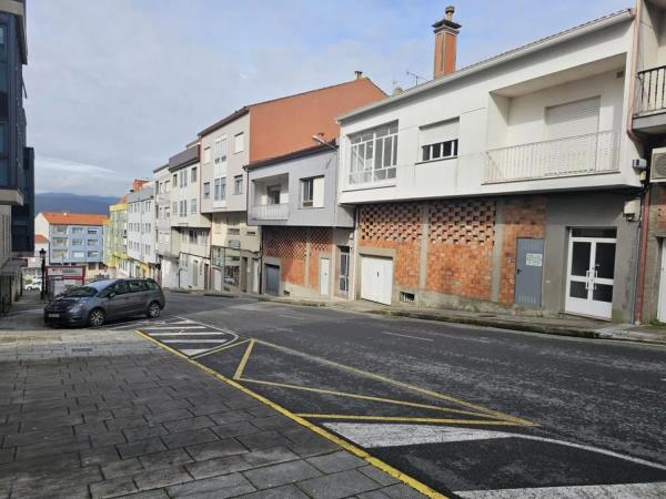 Chalet pareado en calle Irmáns Insua, 1