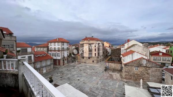 Chalet pareado en plaza de España