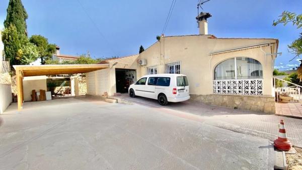 Casa independiente en calle Flores